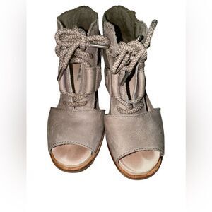 SOREL Women's Joanie Lace Up Wedge Sandals Booties stone color‎ size 6.5
